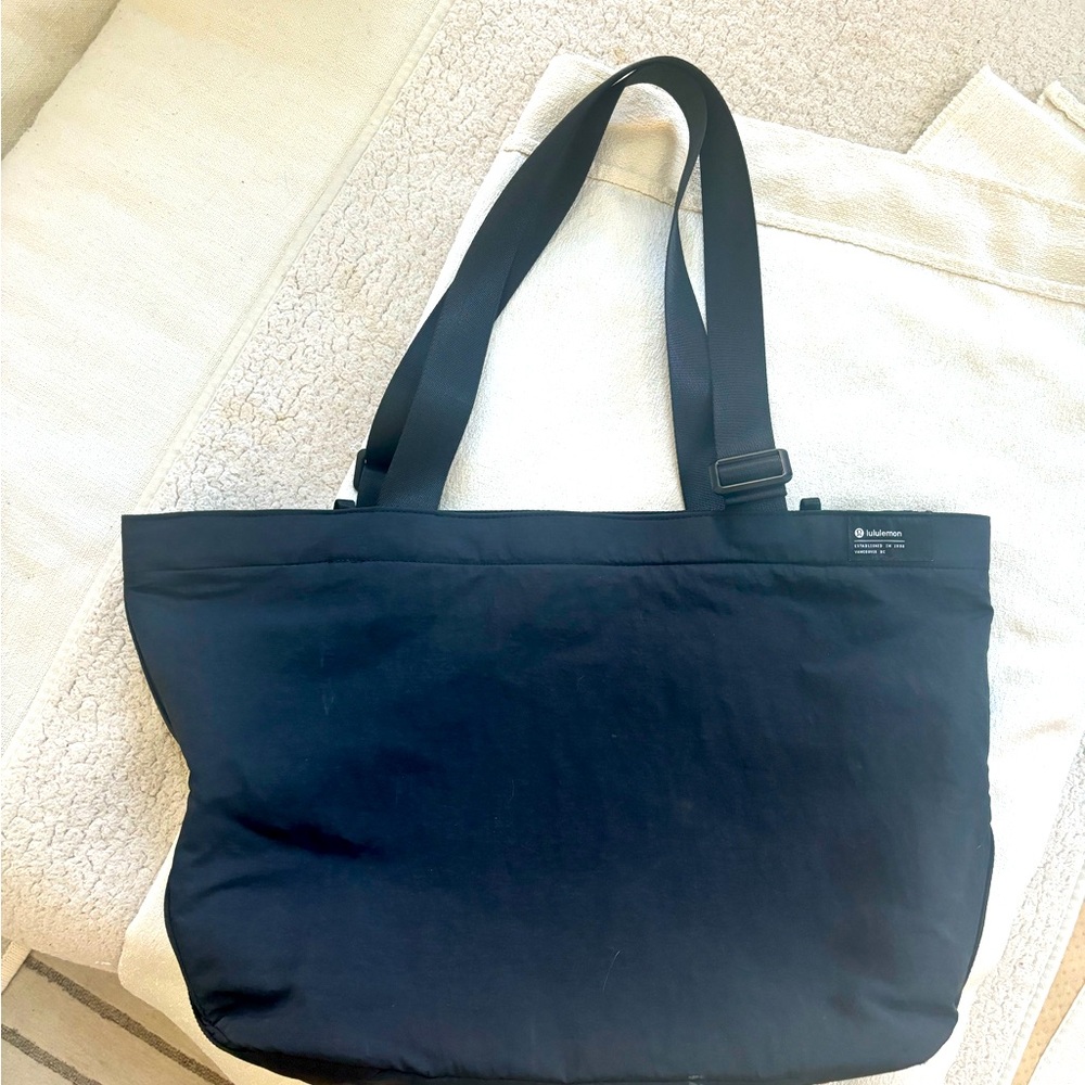 Lululemon carry all black tote bag